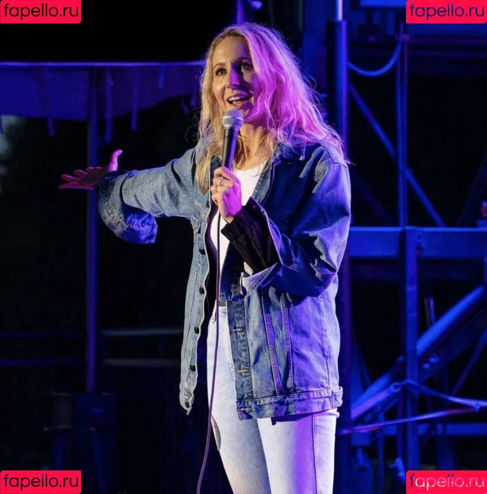 Nikki Glaser Onlyfans Photo Gallery 
