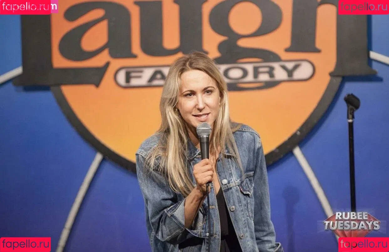 Nikki Glaser Onlyfans Photo Gallery 