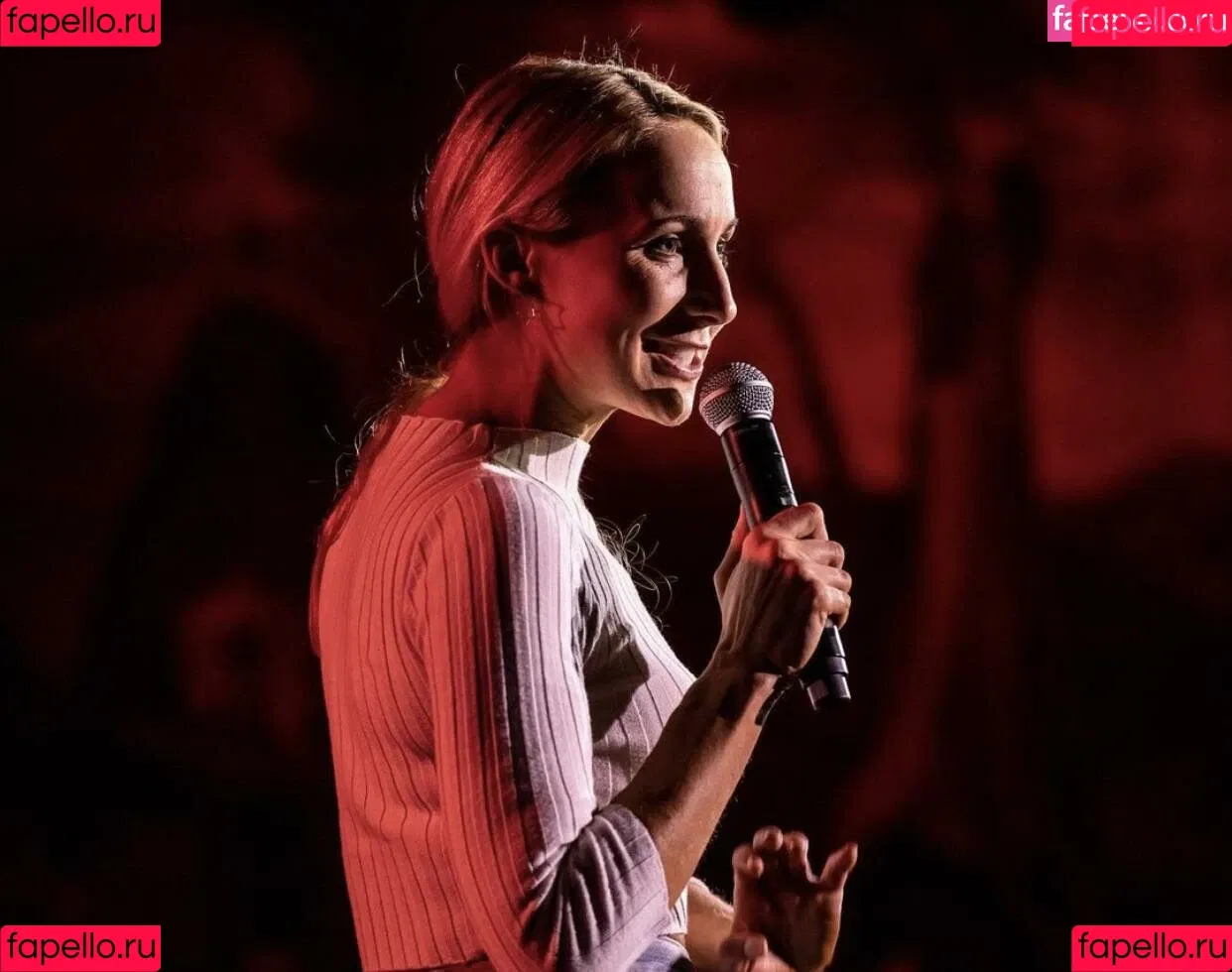 Nikki Glaser Onlyfans Photo Gallery 