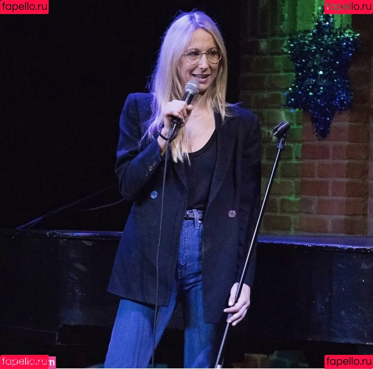 Nikki Glaser Onlyfans Photo Gallery 