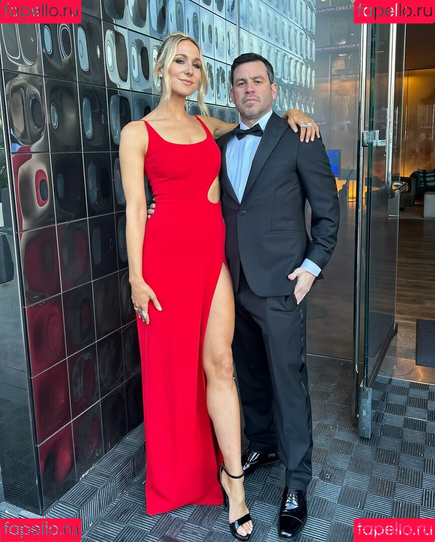 Nikki Glaser Onlyfans Photo Gallery 