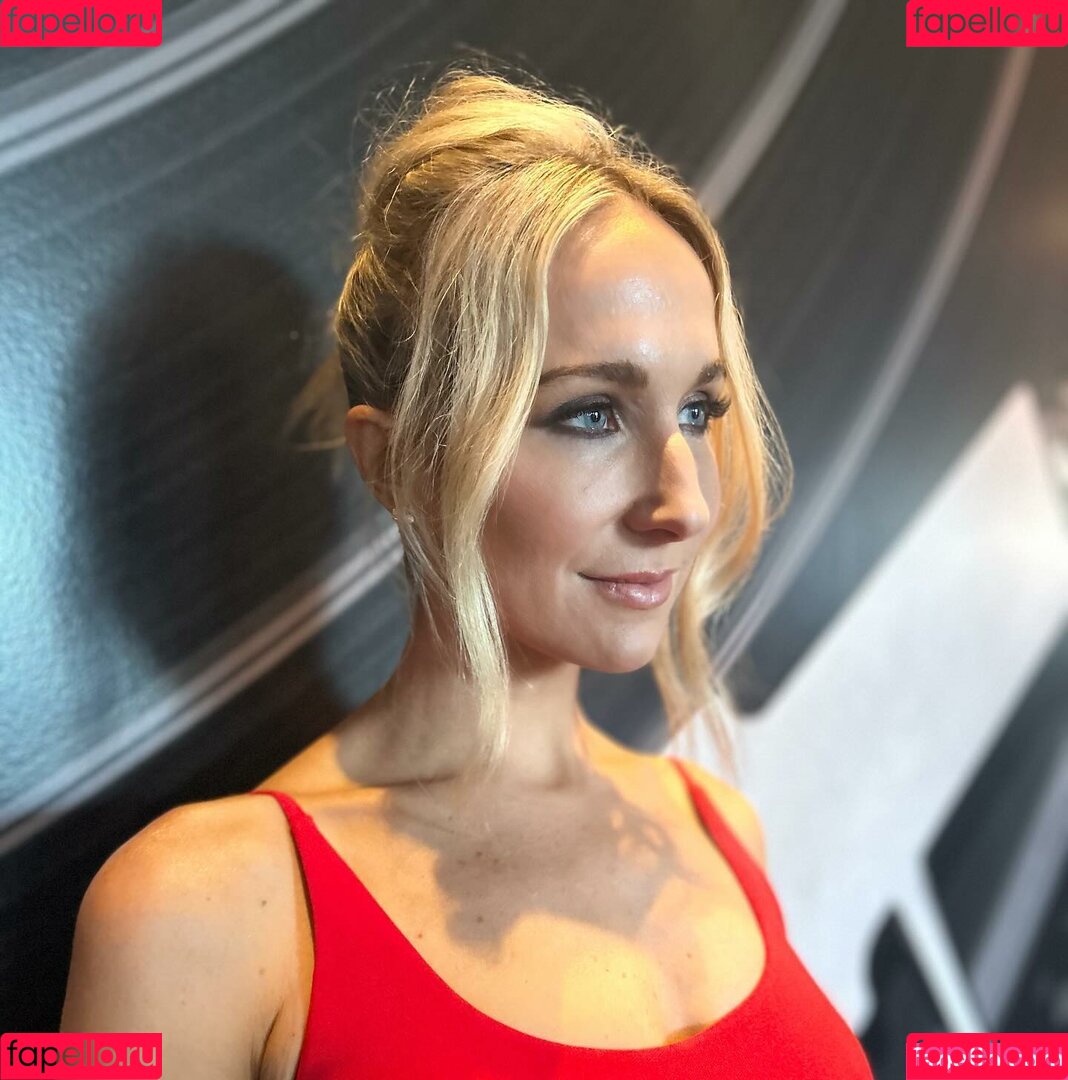 Nikki Glaser Onlyfans Photo Gallery 