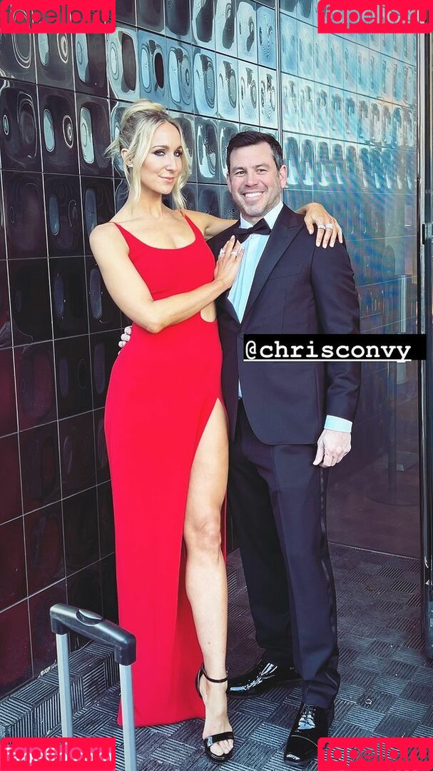 Nikki Glaser Onlyfans Photo Gallery 