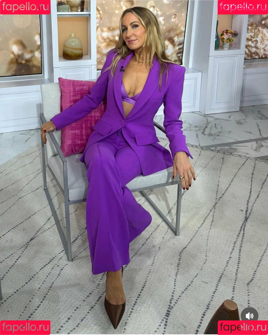 Nikki Glaser Onlyfans Photo Gallery 