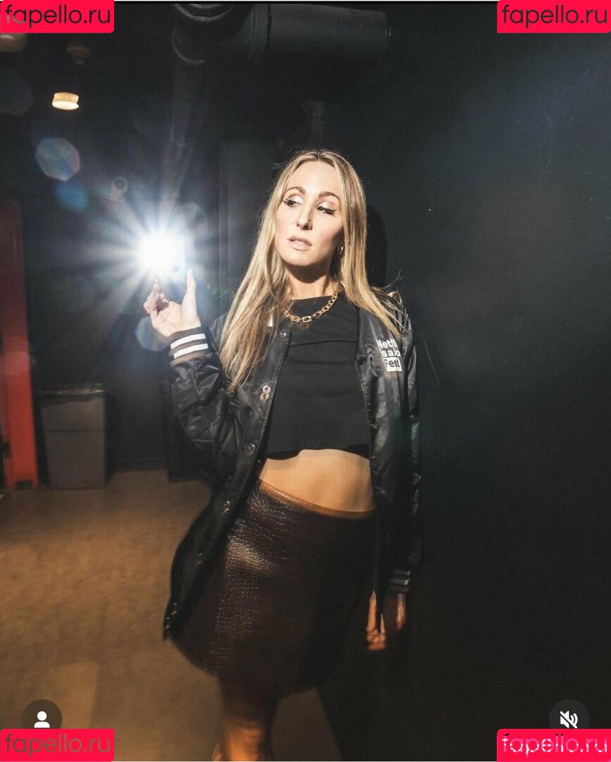 Nikki Glaser Onlyfans Photo Gallery 