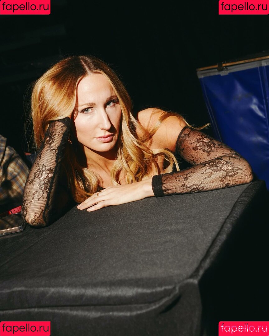 Nikki Glaser Onlyfans Photo Gallery 