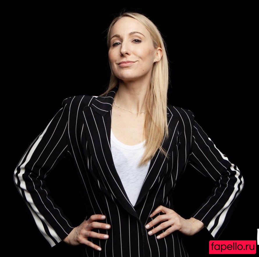 Nikki Glaser Onlyfans Photo Gallery 