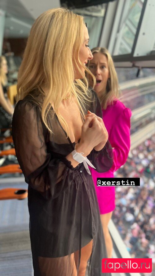 Nikki Glaser Onlyfans Photo Gallery 