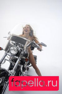 Nikki Glaser Onlyfans Photo Gallery 