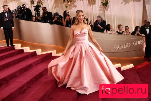 Nikki Glaser Onlyfans Photo Gallery 