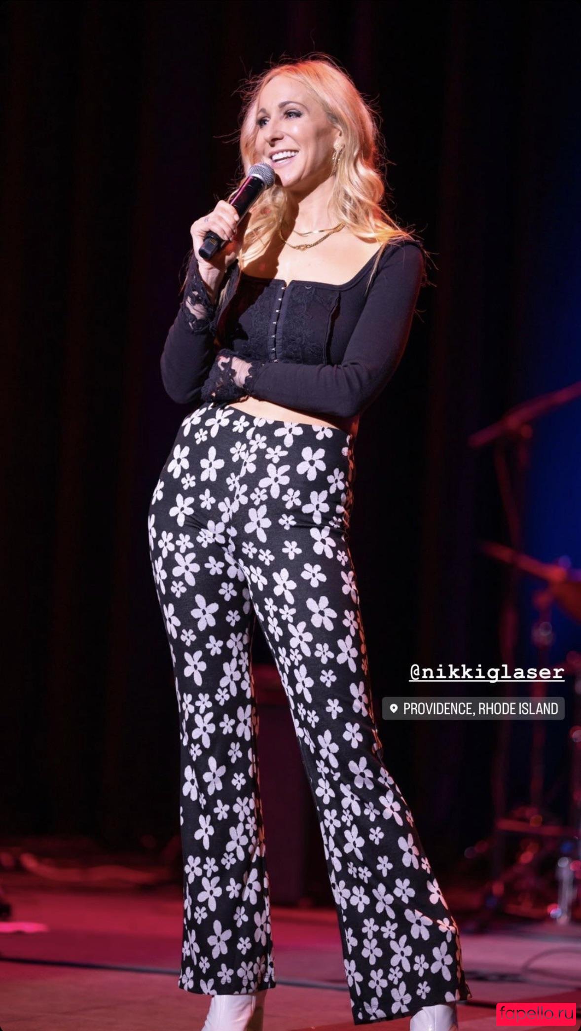 Nikki Glaser Onlyfans Photo Gallery 