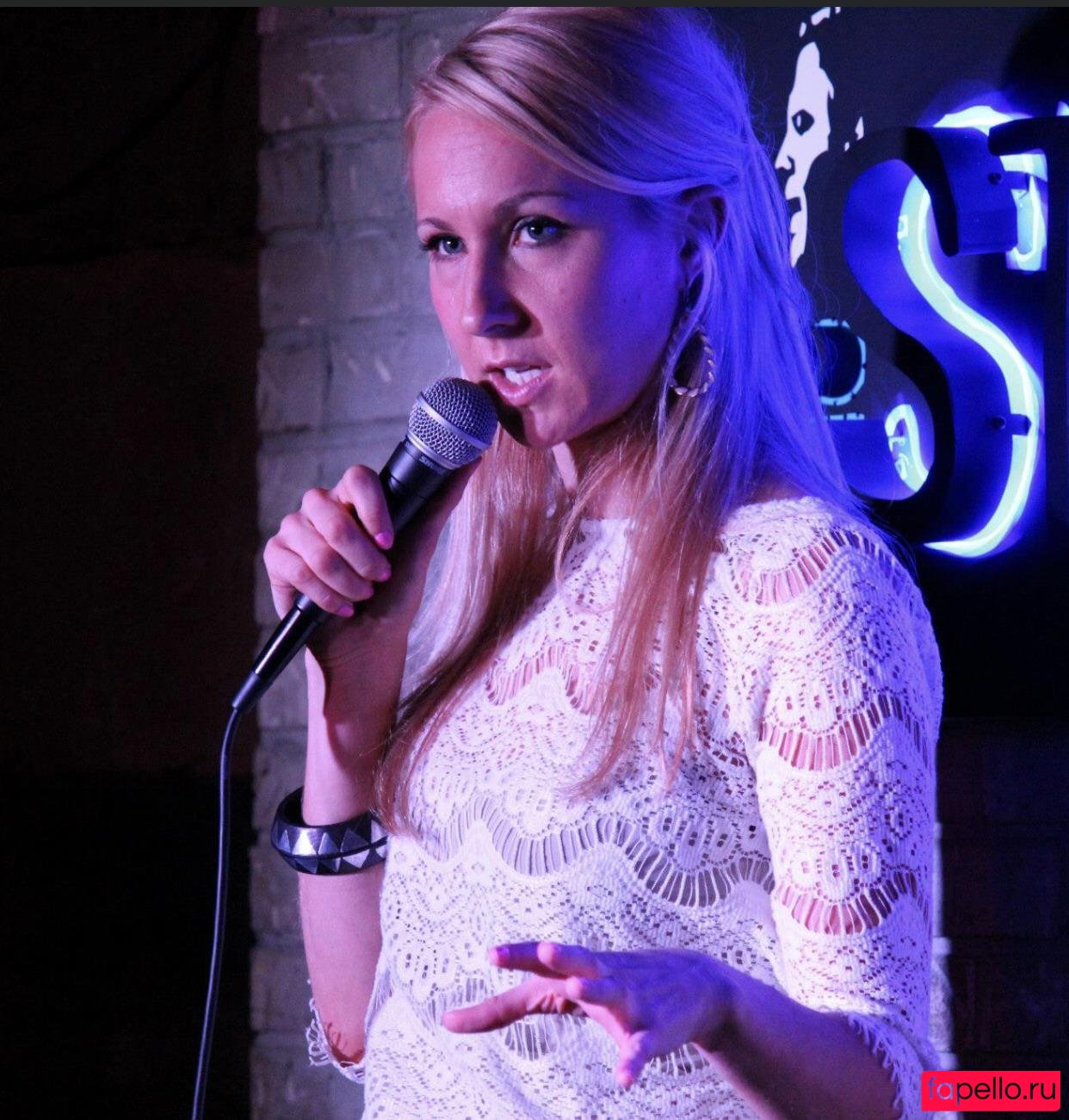 Nikki Glaser Onlyfans Photo Gallery 