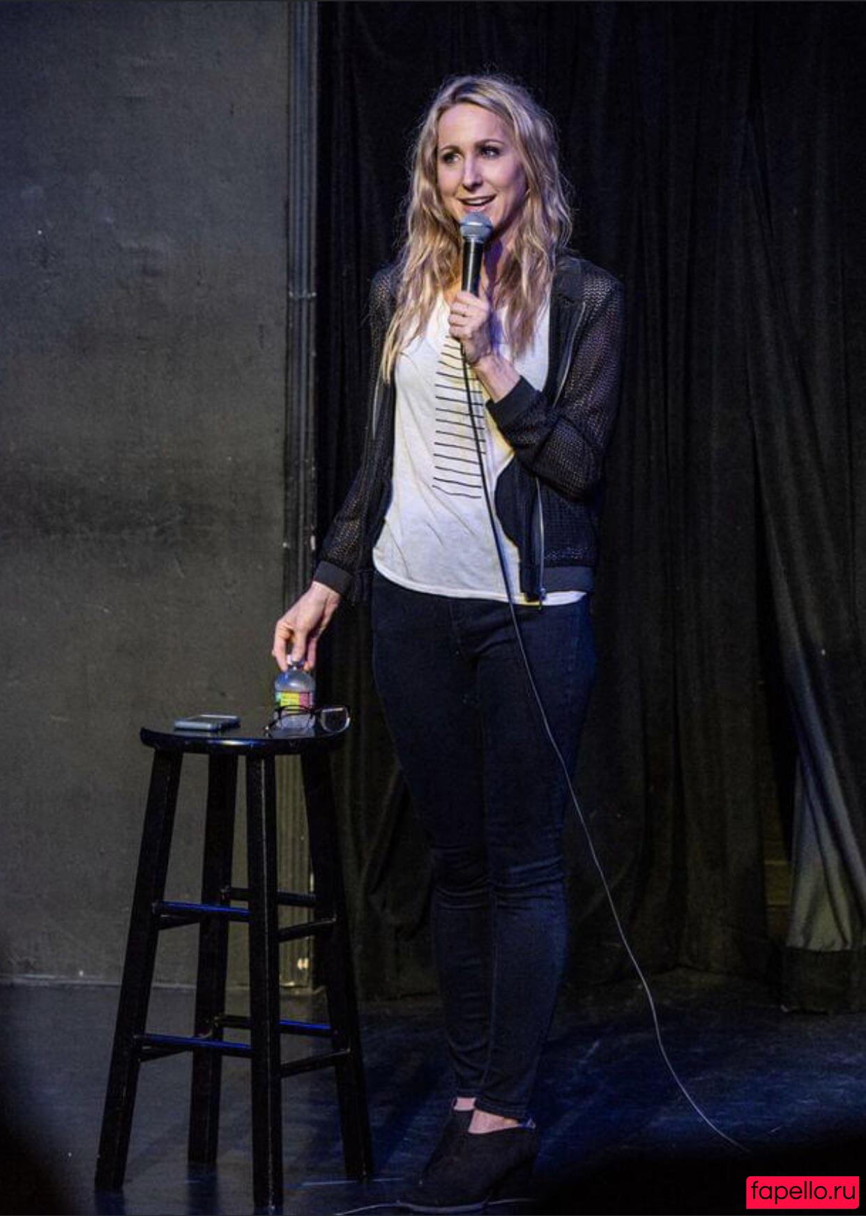 Nikki Glaser Onlyfans Photo Gallery 