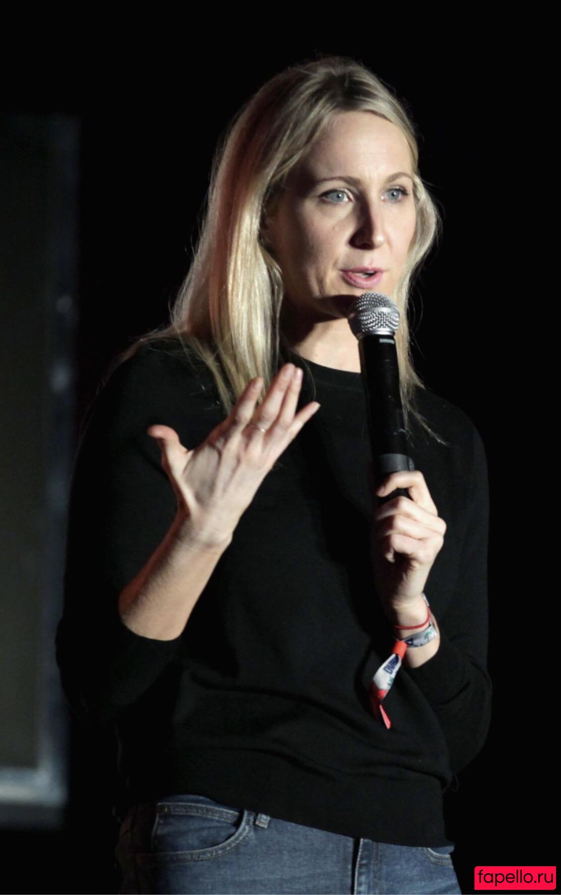 Nikki Glaser Onlyfans Photo Gallery 