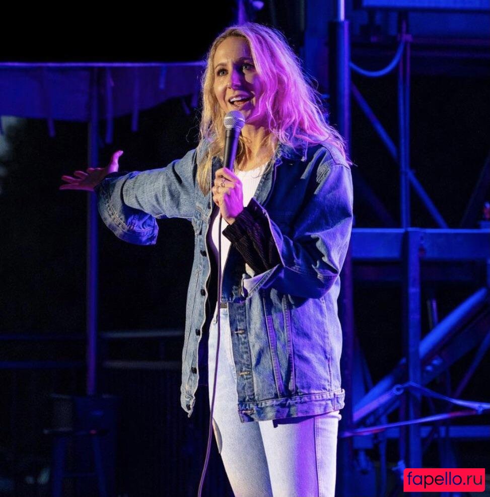 Nikki Glaser Onlyfans Photo Gallery 