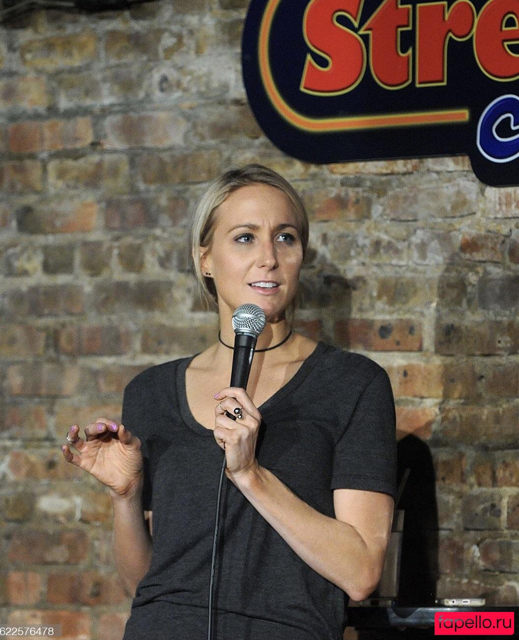Nikki Glaser Onlyfans Photo Gallery 