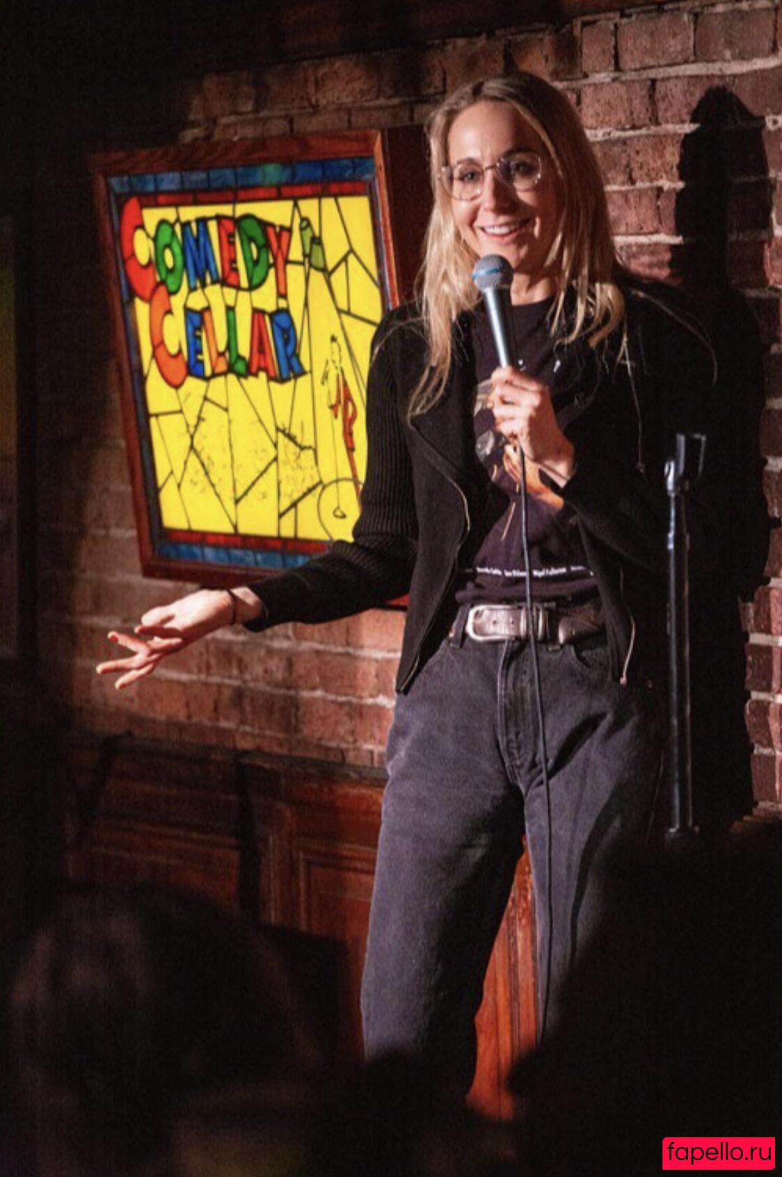 Nikki Glaser Onlyfans Photo Gallery 