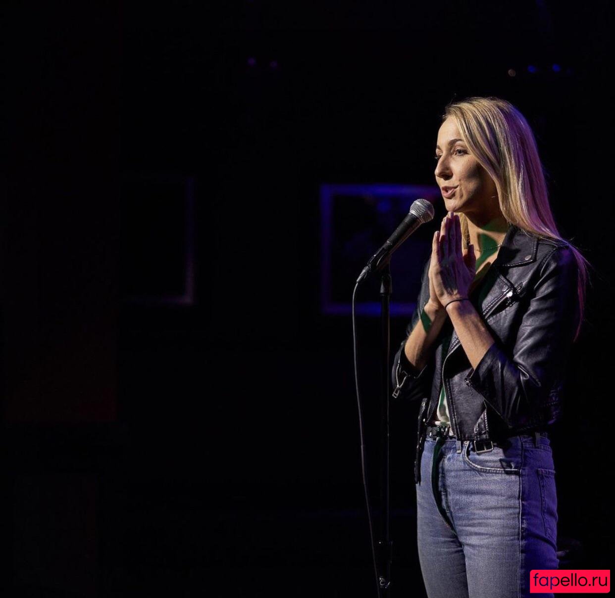 Nikki Glaser Onlyfans Photo Gallery 