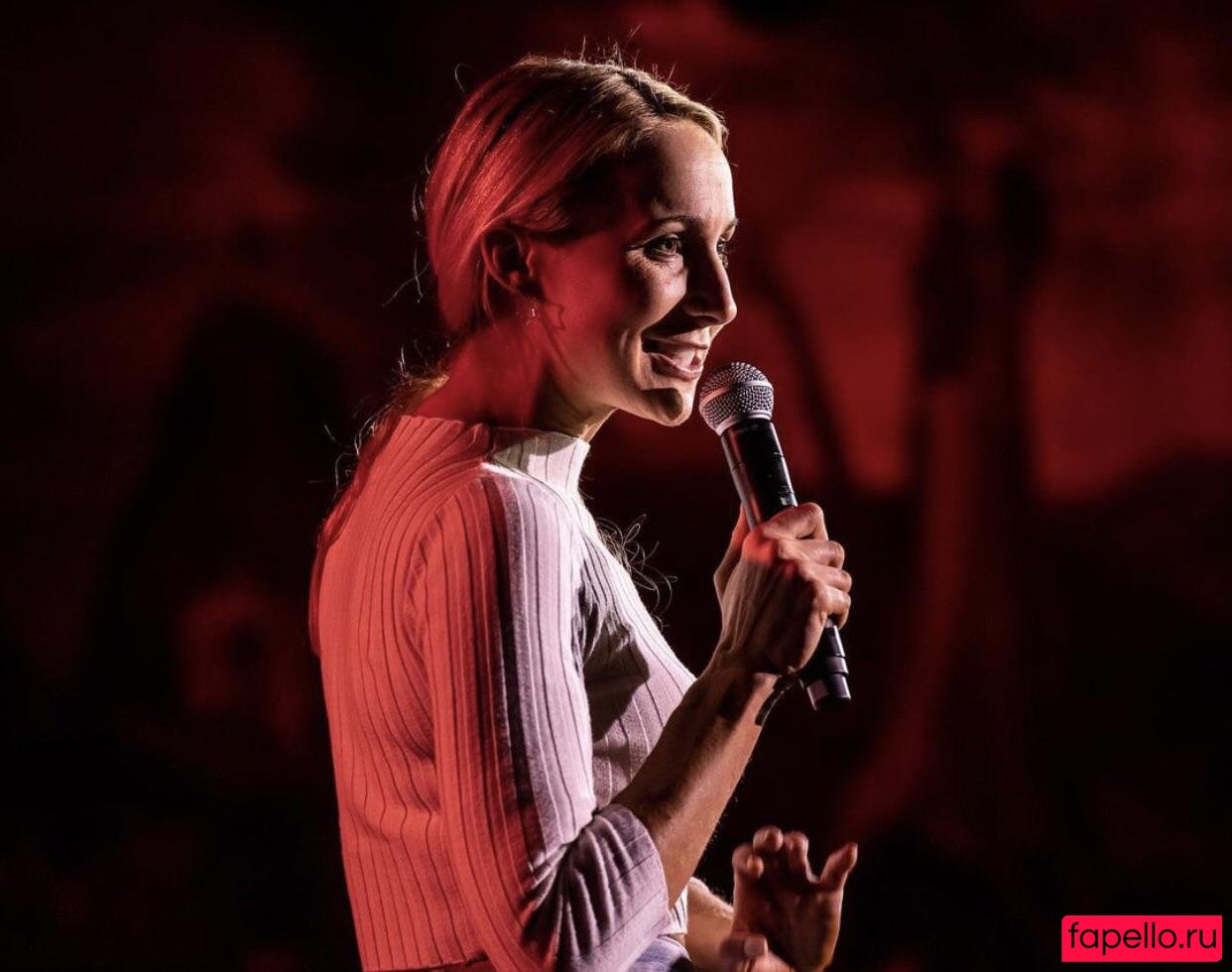 Nikki Glaser Onlyfans Photo Gallery 