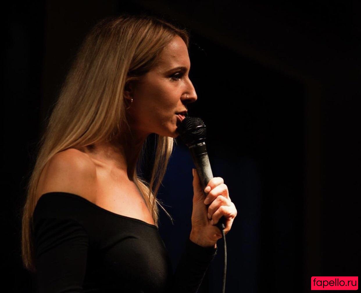 Nikki Glaser Onlyfans Photo Gallery 