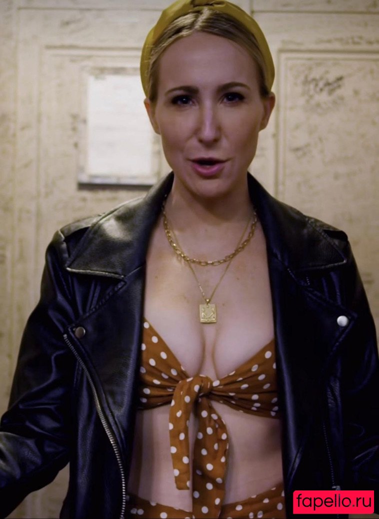 Nikki Glaser Onlyfans Photo Gallery 