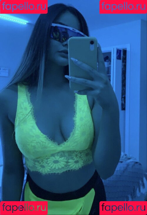 Carly Wong Onlyfans Photo Gallery 