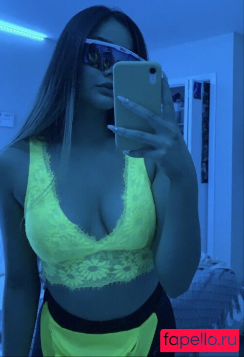 Carly Wong Onlyfans Photo Gallery 