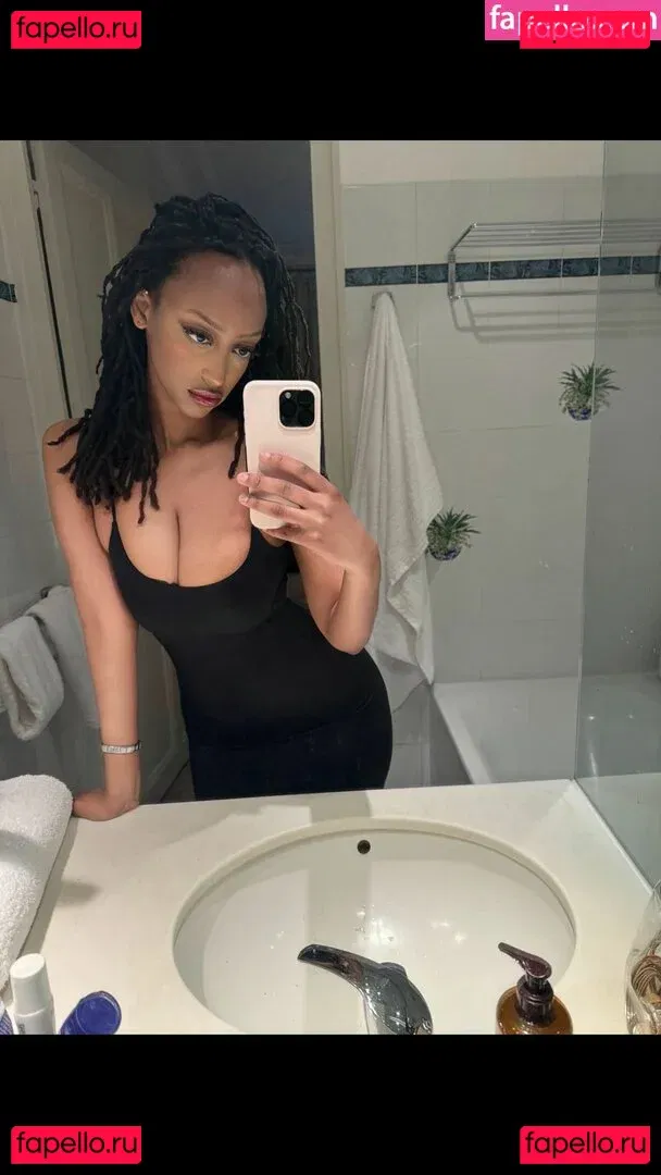 Solaya Ismail Onlyfans Photo Gallery 