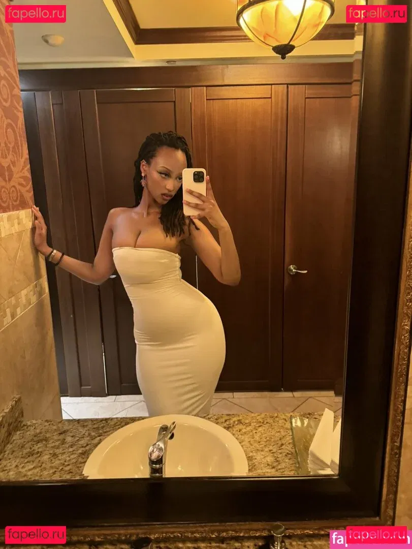 Solaya Ismail Onlyfans Photo Gallery 