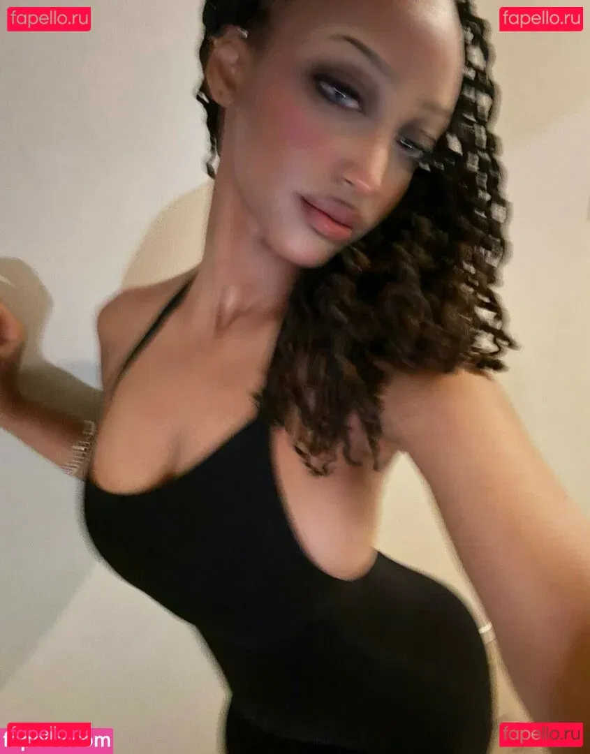 Solaya Ismail Onlyfans Photo Gallery 