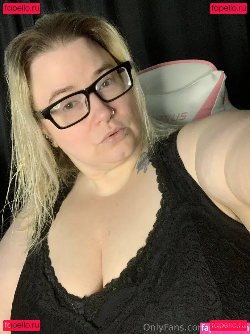 adenahx Onlyfans Photo Gallery 