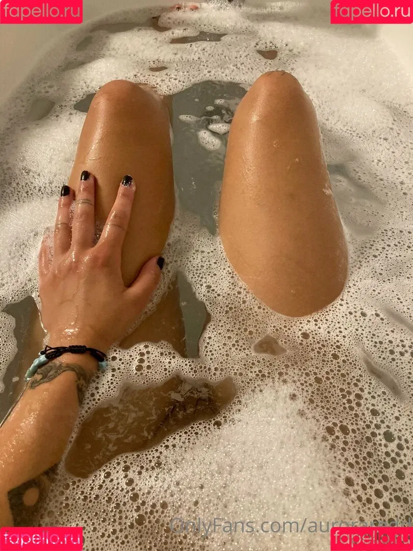 auroraredd Onlyfans Photo Gallery 