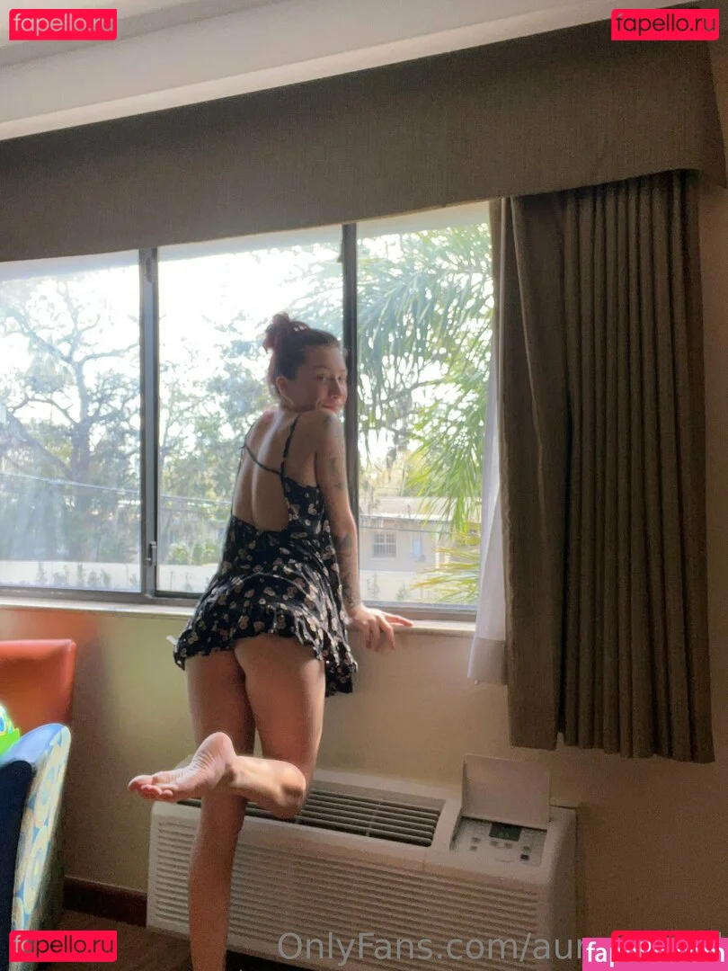 auroraredd Onlyfans Photo Gallery 