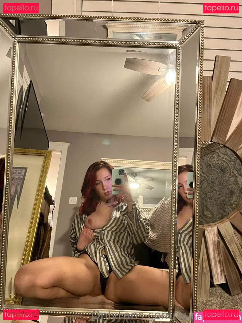 auroraredd Onlyfans Photo Gallery 