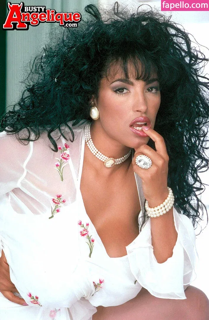 Angelique Dos Santos Onlyfans Photo Gallery 