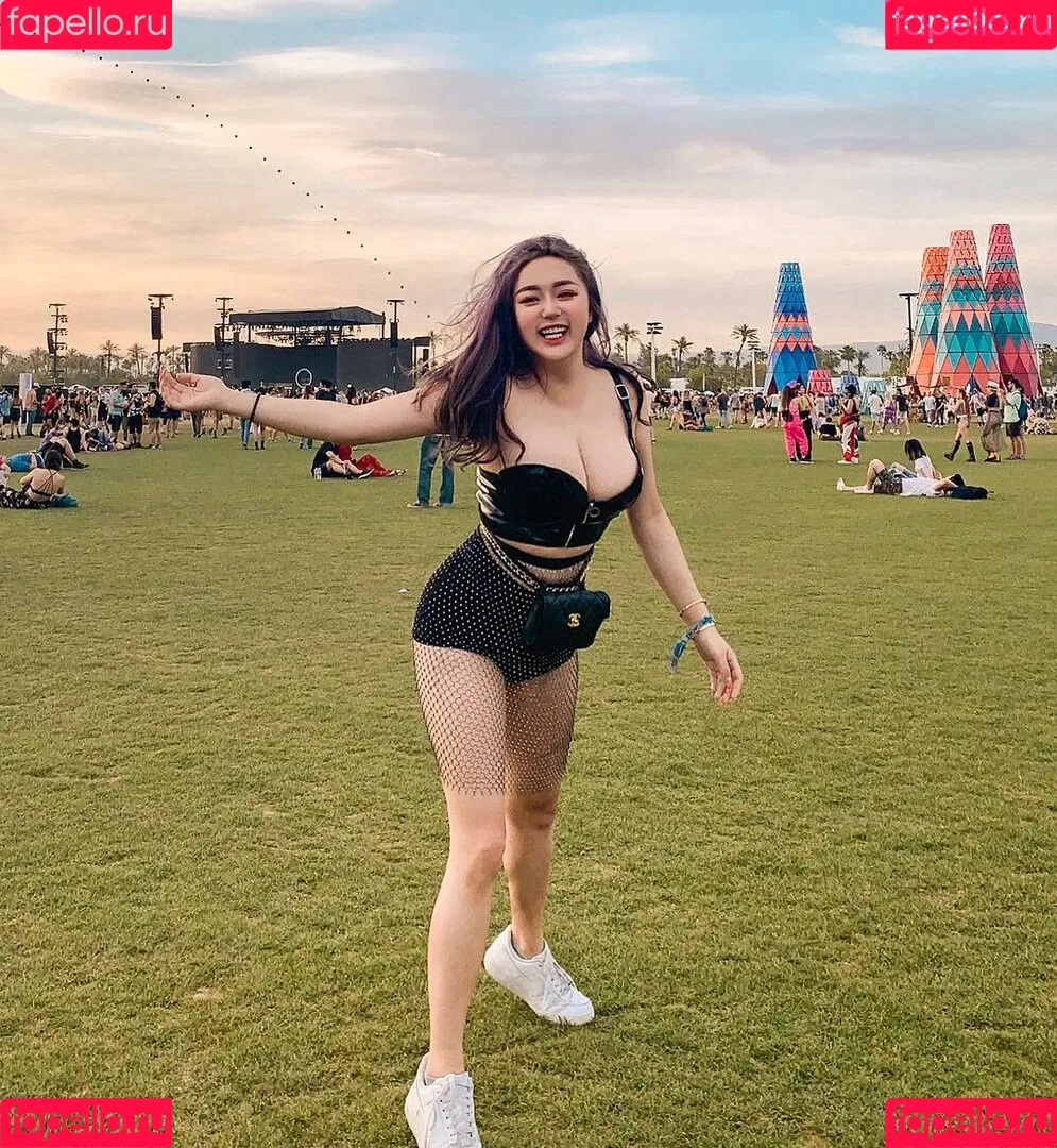 Rebecca Liu Onlyfans Photo Gallery 