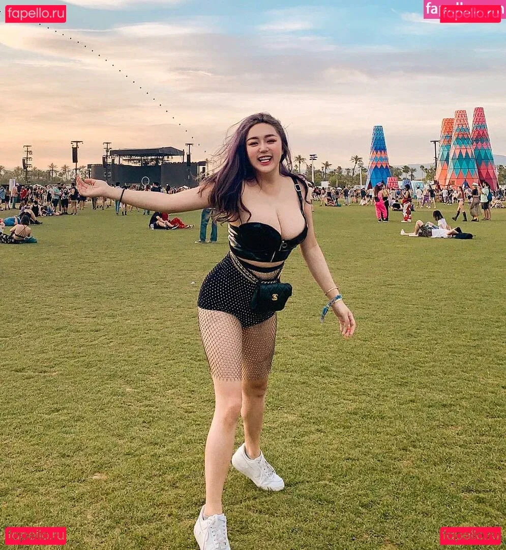 Rebecca Liu Onlyfans Photo Gallery 