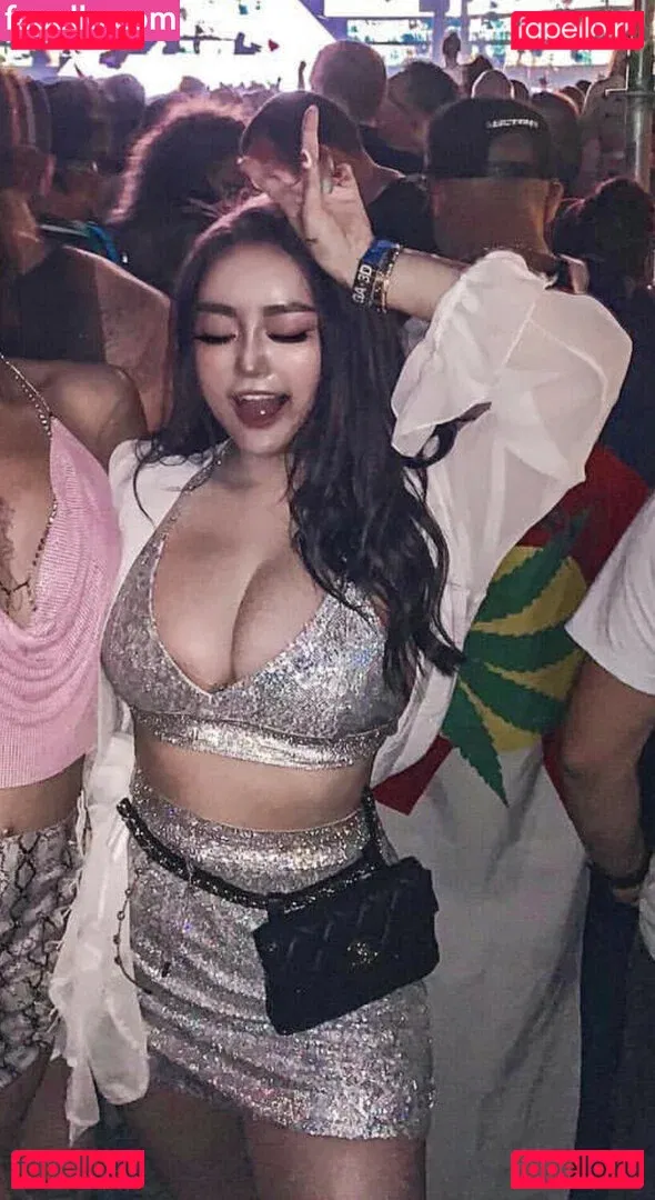 Rebecca Liu Onlyfans Photo Gallery 