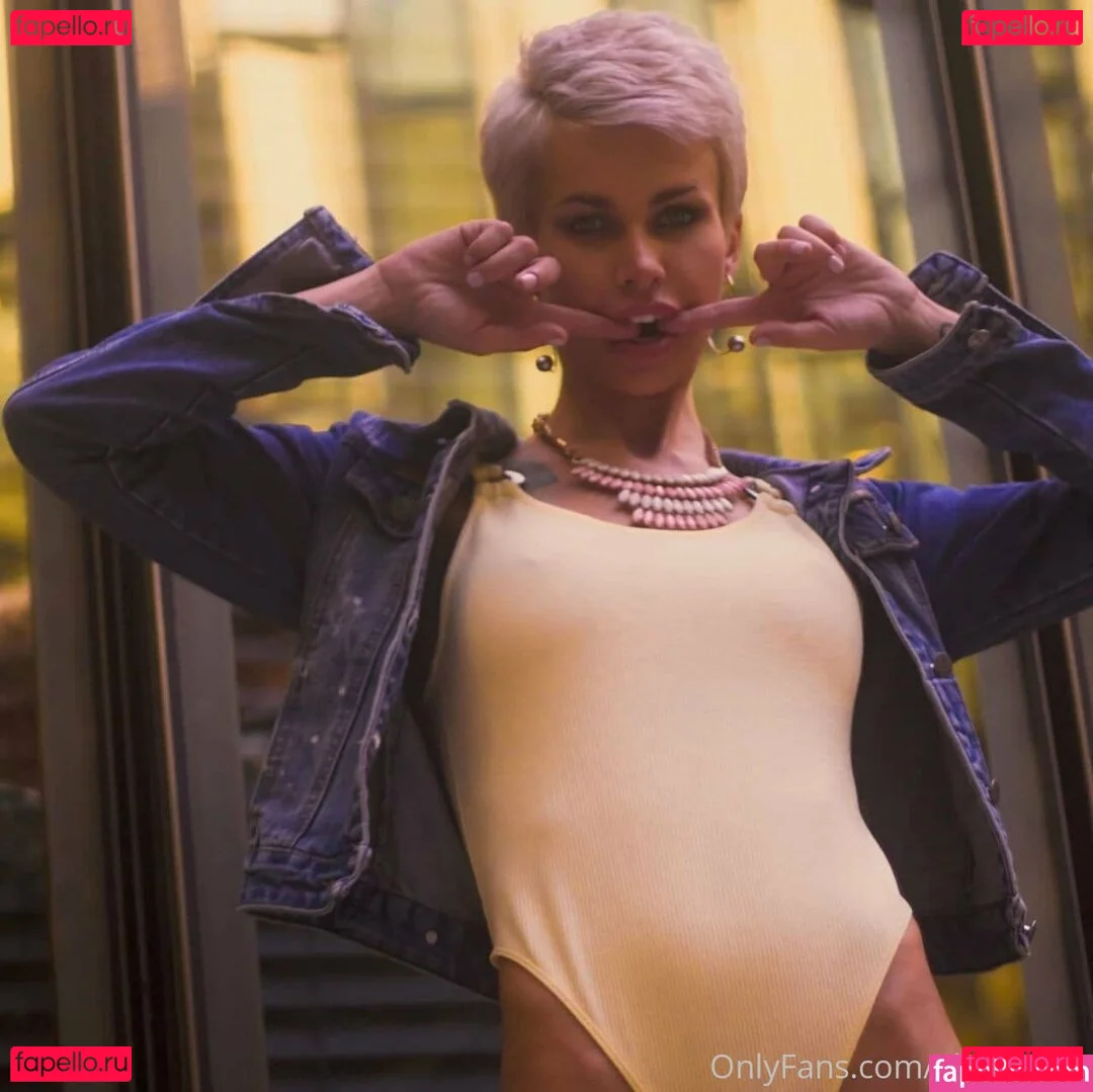 elenahug Onlyfans Photo Gallery 