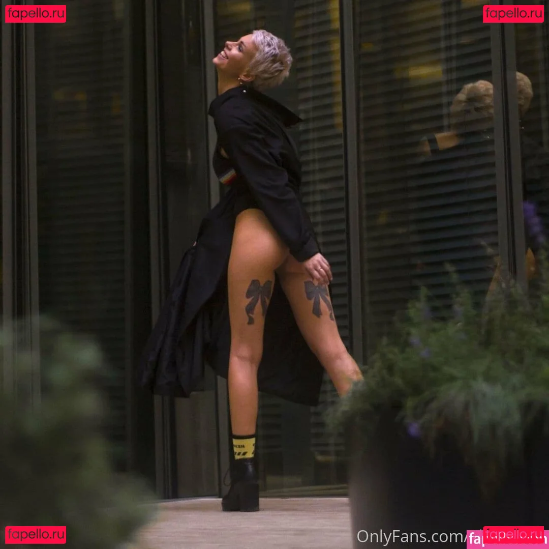 elenahug Onlyfans Photo Gallery 