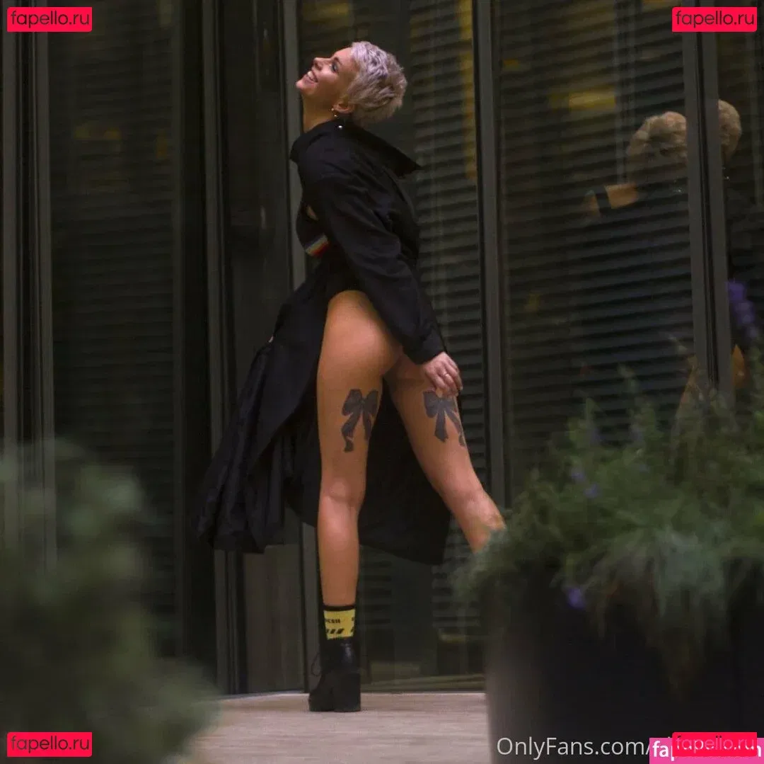 elenahug Onlyfans Photo Gallery 