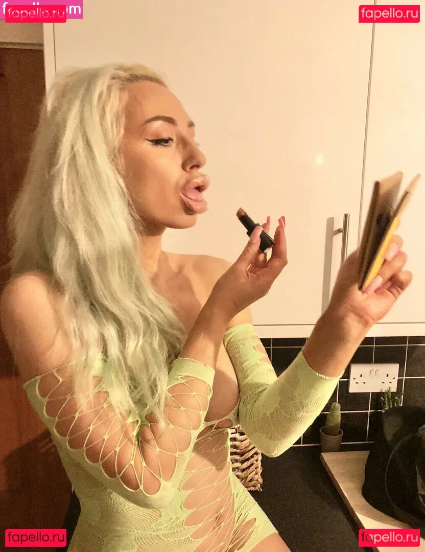 Bimbobrookelle Onlyfans Photo Gallery 