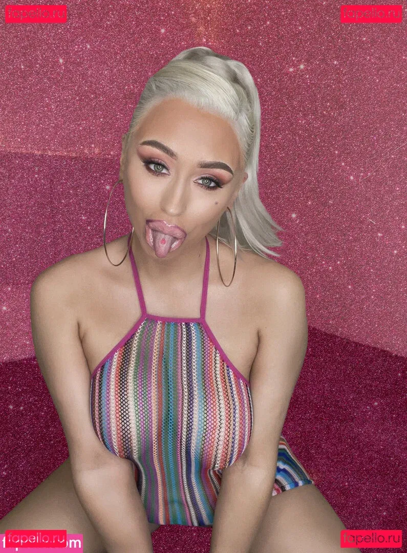 Bimbobrookelle Onlyfans Photo Gallery 