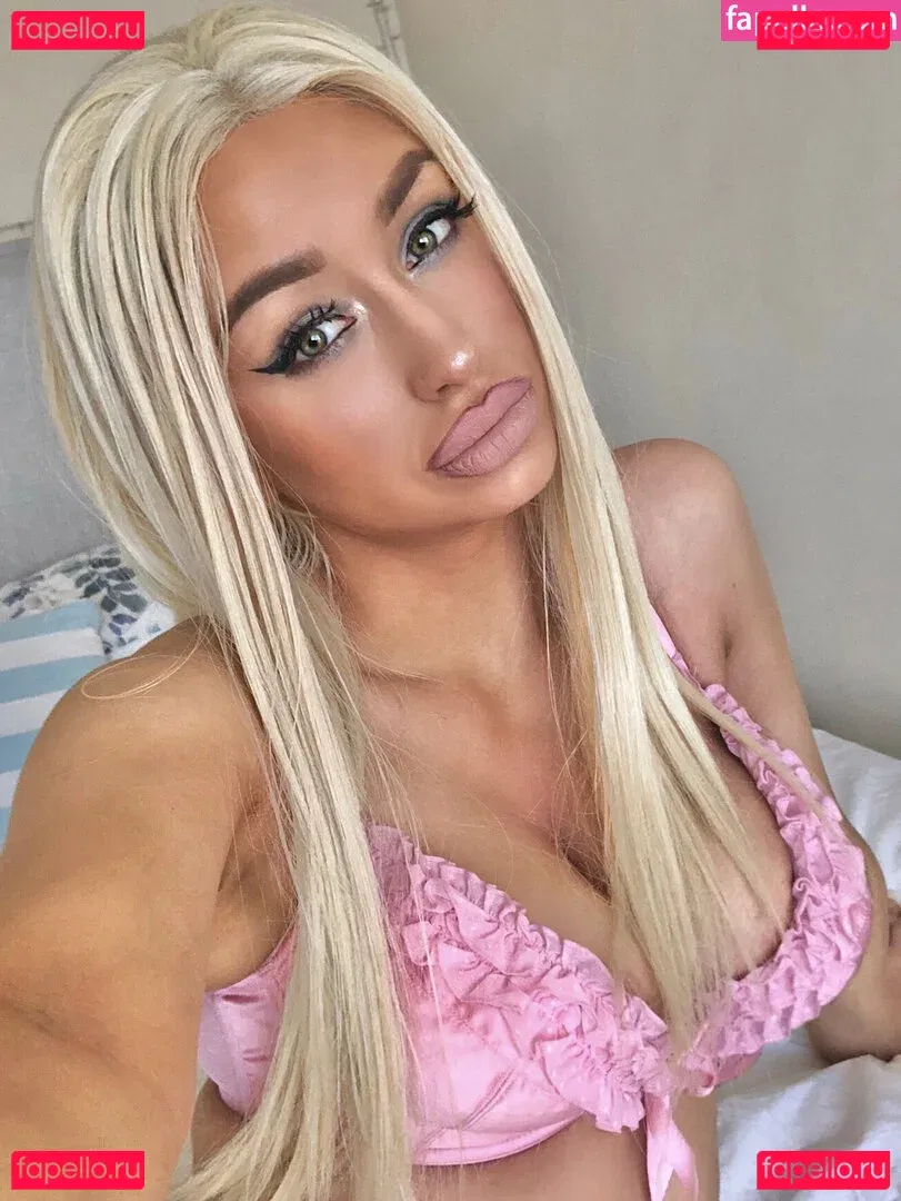 Bimbobrookelle Onlyfans Photo Gallery 