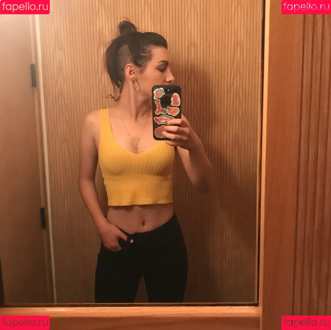 Hannah Marks Onlyfans Photo Gallery 