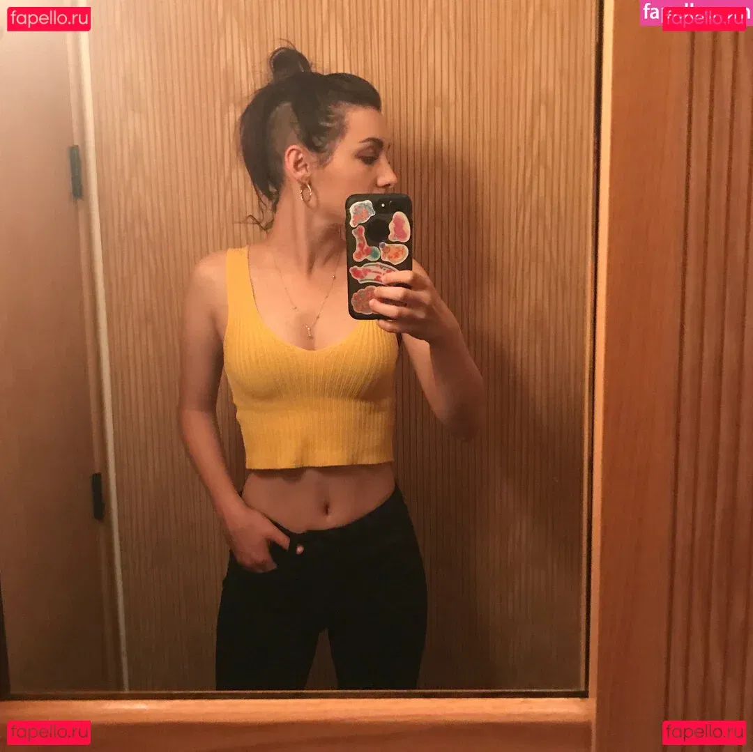 Hannah Marks Onlyfans Photo Gallery 
