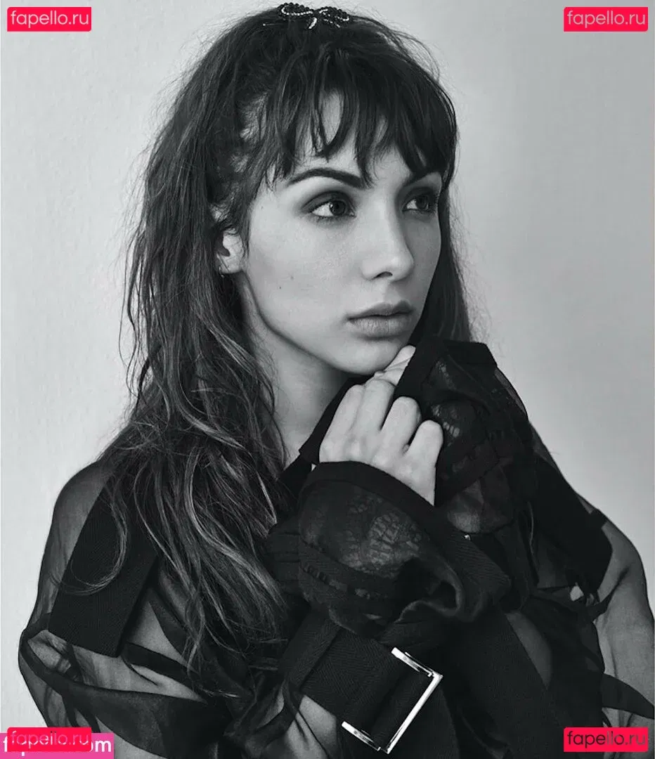 Hannah Marks Onlyfans Photo Gallery 