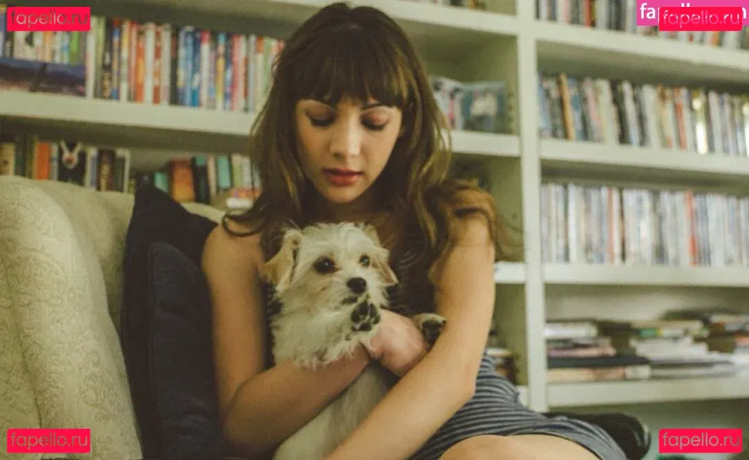 Hannah Marks Onlyfans Photo Gallery 