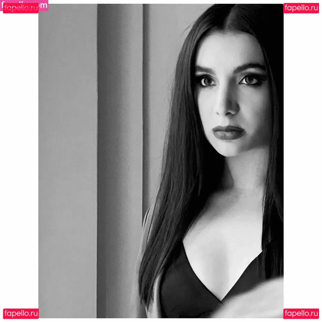 Hannah Marks Onlyfans Photo Gallery 