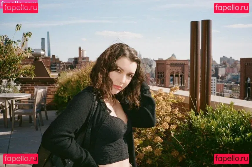 Hannah Marks Onlyfans Photo Gallery 